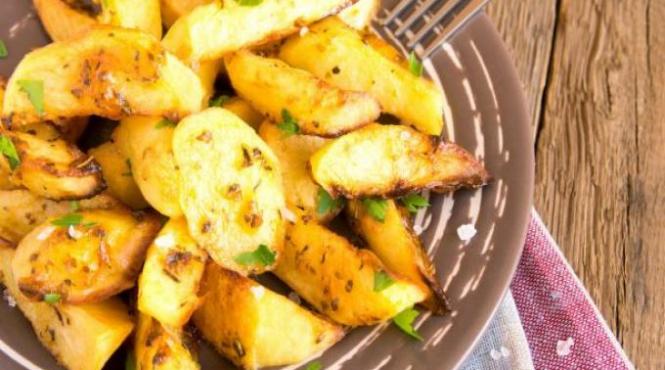 reteta zilei cartofi la cuptor cu mirodenii
