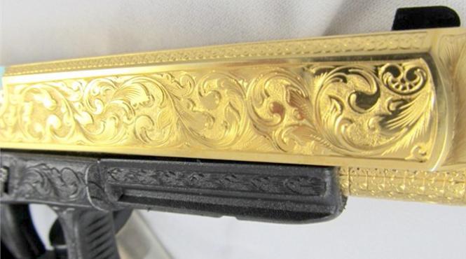 revolvere de aur cine le cumpara