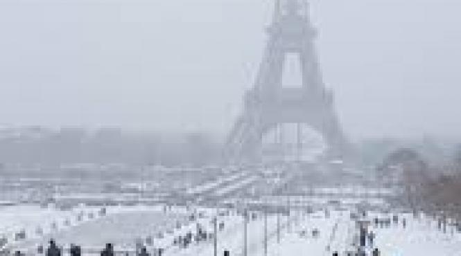 turnul eiffel a fost inchis din cauza ninsorii