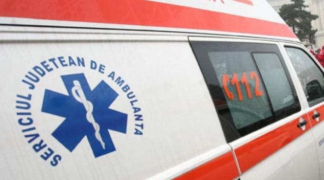 hunedoara o ambulanta a fost lovita de un autoturism un pieton a fost ranit