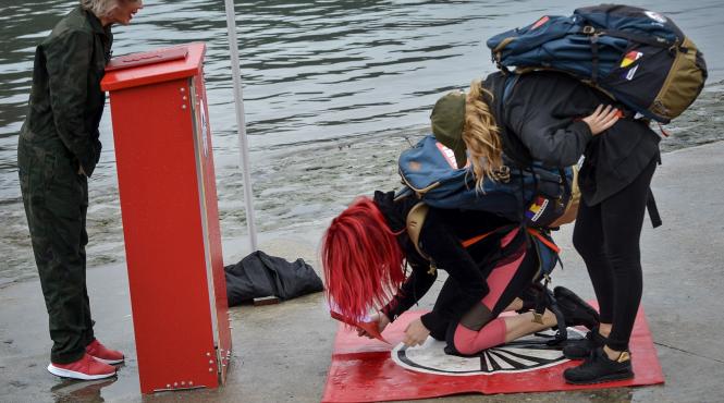 marea premiera a celui mai dur reality show asia express vedetele au fost perchezitionate de catre politia vietnameza