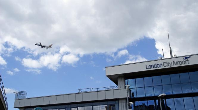 aeroportul london city inchis din cauza unei bombe din al doilea razboi mondial