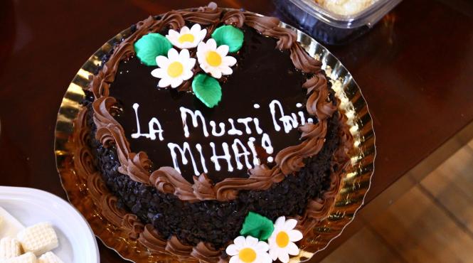 mihai bendeac sarbatorit de colegii jurati si de mama sa la auditiile iumor