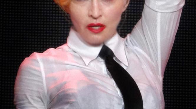 regina muzicii pop isi socheaza fanii