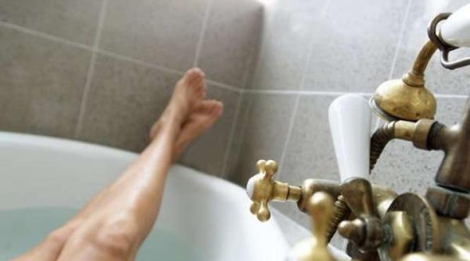 socant o femeie din rusia s a electrocutat in timp ce isi facea un selfie in cada