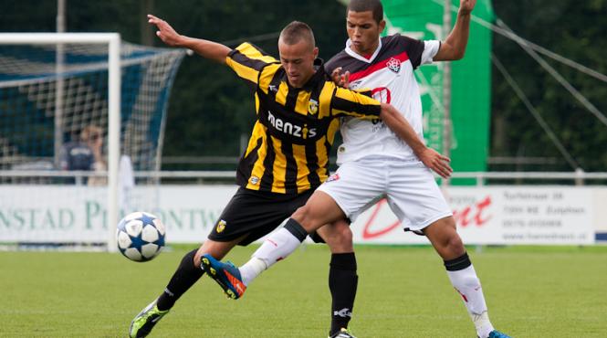 video meci abandonat dupa ce jucatorii s au luat la bataie pe teren