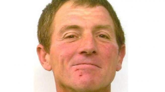 un roman a agresat si amenintat cu moartea pe medicii unui spital din sicilia iar in final s a luat la bataie si cu politistii