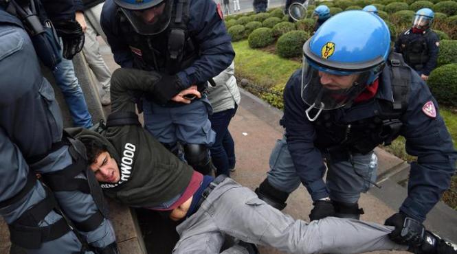 ciocniri violente intre antifa si fortele de ordine din italia