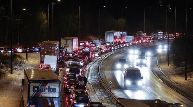 bestia din est aduce zapada si probleme de trafic in marea britanie