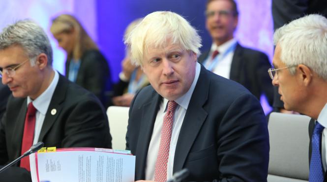 boris johnson sustine ca problema frontierei irlandeze este folosita pentru oprirea brexitului