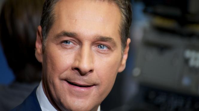 austria orice persoana ii poate arata degetul mijlociu unui politician