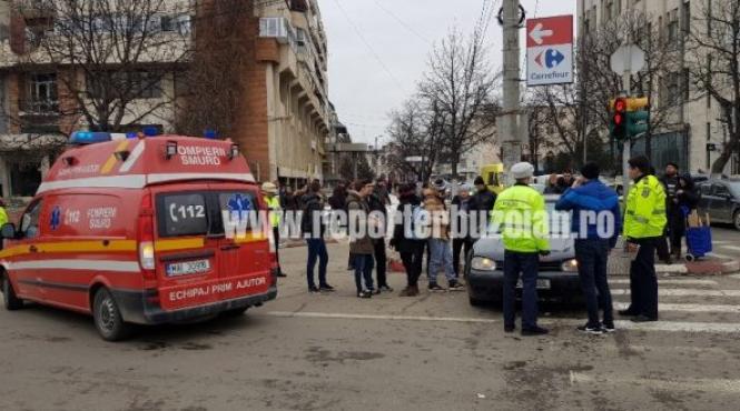 doua femei accidentate in timp ce asteptau la semafor