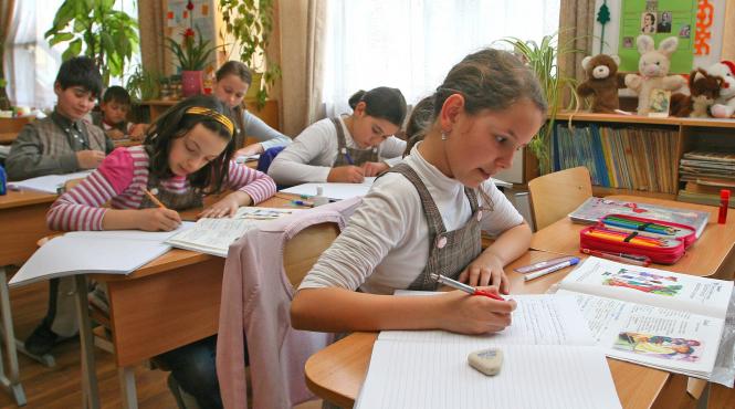 vesti bune pentru elevi ei vor primi fructe la scoala in special banane