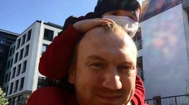 colegii au muncit pentru tatal care si a lasat serviciul pentru a si ingriji copilul