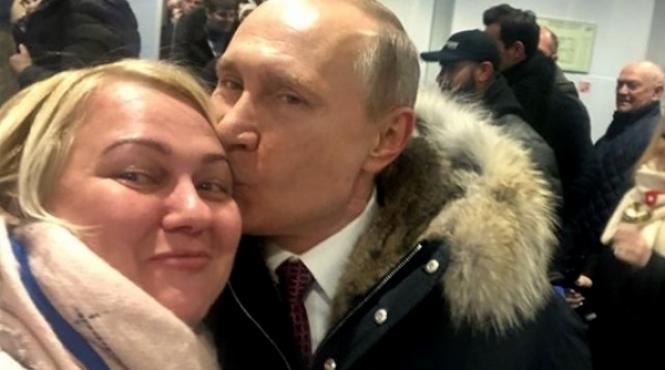 cine este femeia sarutata de vladimir putin