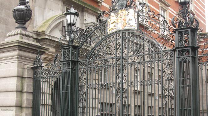 colet suspect descoperit in parlamentul britanic doua persoane spitalizate din precautie