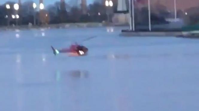 doi morti si trei raniti dupa prabusirea unui elicopter la new york