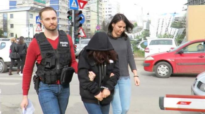 mama criminala care si a ucis fiica de 4 ani dupa ce a inecat o in cada a fost retinuta