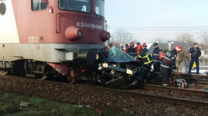 tragedie in braila doua persoane au murit dupa ce autoturismul in care se aflau a fost spulberat de tren