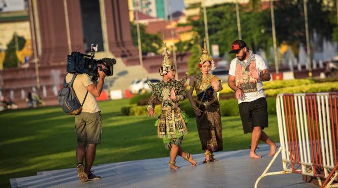 momente dificile la asia express lora ajunge pe perfuzii iar ionut ghenu incepe cursa de unul singur