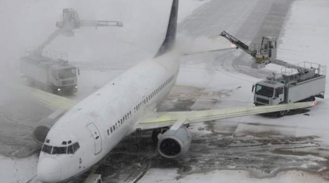 haos pe aeroportul henri coanda 30 de curse aeriene au intarzieri de peste 30 de minute