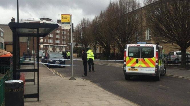 barbat in stare grava dupa ce a fost impuscat de catre politisti