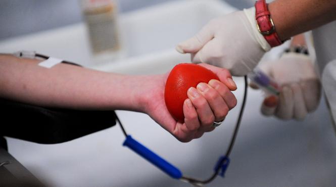 zeci de preoti au donat sange in cadrul unei campanii initiate de arhiepiscopia ortodoxa de alba iulia