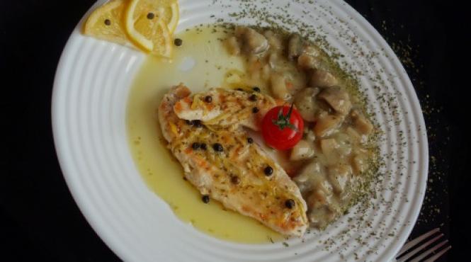 reteta zilei pui in sos butter lemon cu sote de ciuperci