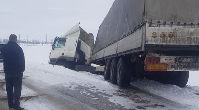 un camion cu cateva tone de bere a iesit in decor la targu neamt