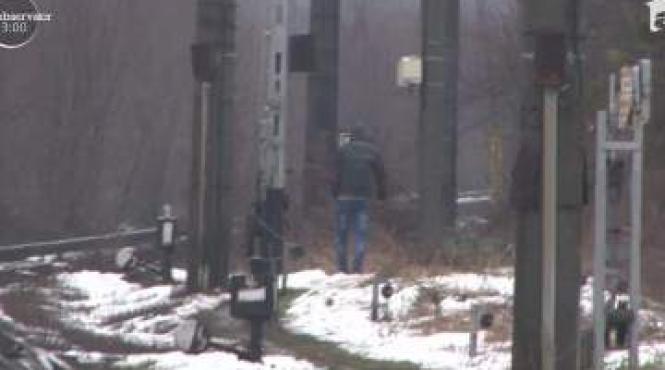 incredibil un tanar din ploiesti este in coma dupa ce a traversat calea ferata cu castile in urechi