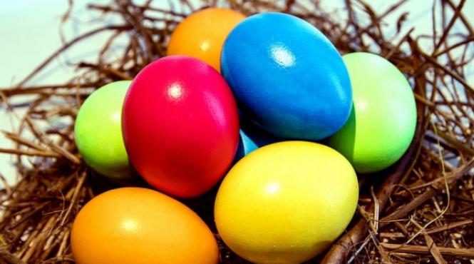 riscam sa sarbatorim pastele in luna august