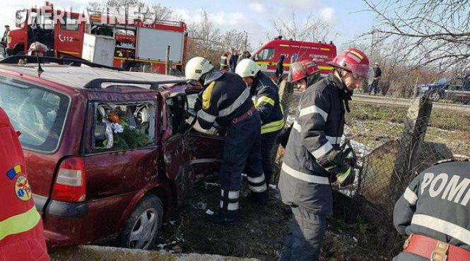 accident cumplit la cluj un tren a lovit un autoturism iar in urma impactului o femeie a fost grav ranita