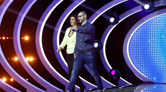 doi soti vor sa si deschida un salon de masaj si coafura cu banii de la guess my age ghiceste varsta