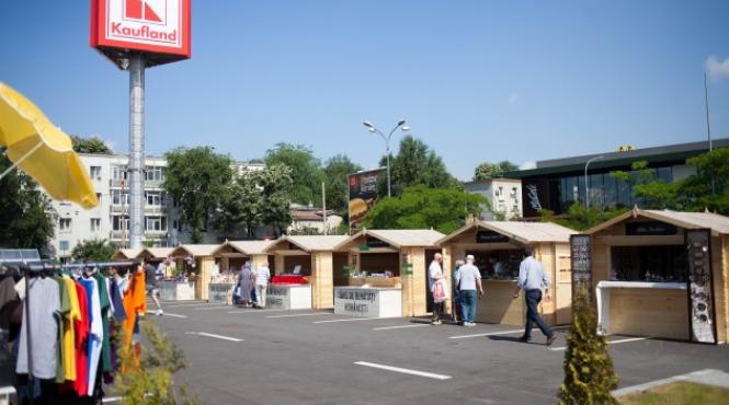 targ de bunatati romanesti in parcarea magazinului kaufland din pantelimon