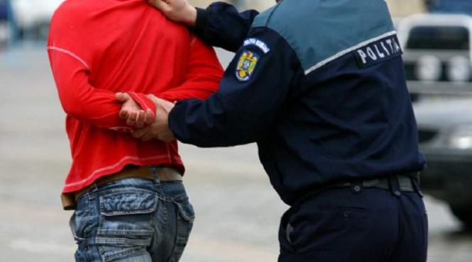 un bucurestean a fost retinut de politie dupa ce a amenintat o femeie cu poze indecente daca nu accepta relatii intime cu el