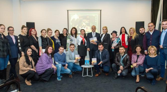 vedeta tv adela diaconu alaturi de autorul mihai dragomir la lansarea volumului viata altfel