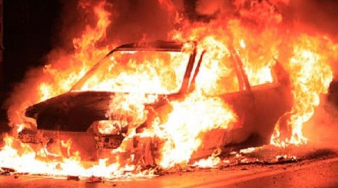 incredibil politistii au gasit in porbagajul unei masini care arsese o arma de vanatoare si mai multe cartuse de munitie