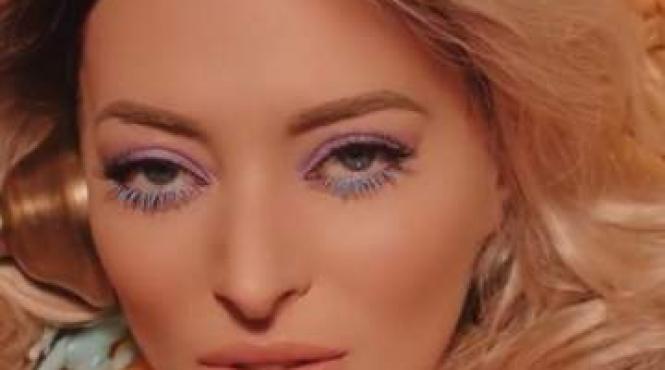 delia vrea sa sparga toate topurile cu noua piesa lansata recent