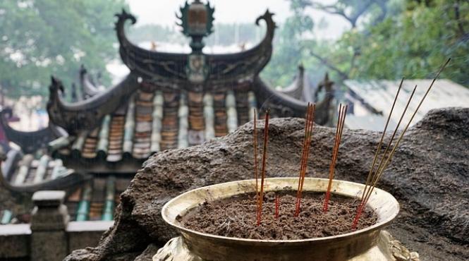 china numara 200 milioane de credinciosi si 380 000 de clerici