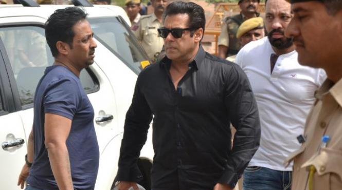 celebrul actor indian salman khan a fost condamnat la 5 ani de nchisoare