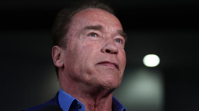 arnold schwarzenegger s a intors la los angeles dupa o operatie pe cord