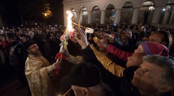 lumina sfanta a ajuns in romania adusa cu avionul de la ierusalim
