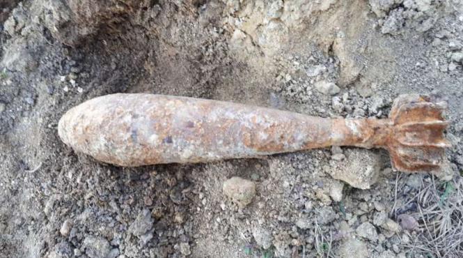 o bomba de aruncator in stare de functionare a fost gasita de un satean in gradina sa din botosani