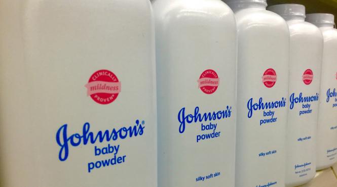 pudra de talc ar fi cancerigena johnson johnson a platit daune de 117 milioane de dolari
