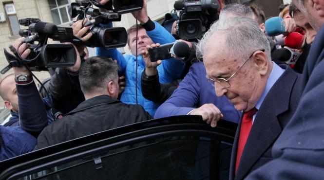 piccj dosarul revolutiei ion iliescu a acceptat si oficializat masuri cu caracter militar unele cu un evident caracter diversionist