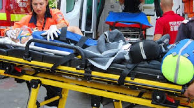 trei elevi au ajuns la spital dupa ce au fost loviti cu masina de o adolescenta care are carnet de o saptamana