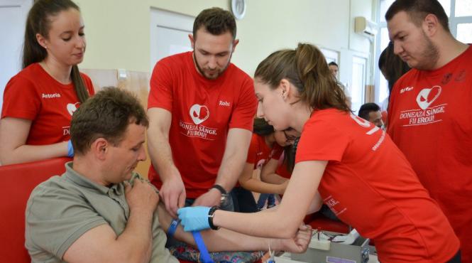 societatea studentilor in medicina din bucuresti organizeaza o noua editie a campaniei doneaza sange fii erou
