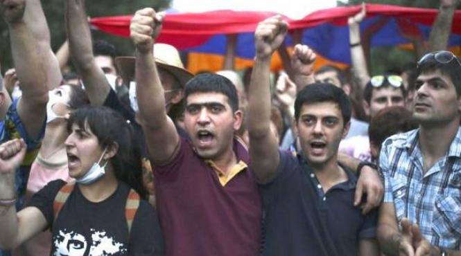 zeci de persoane arestate la erevan in cea de a zecea zi de proteste in armenia