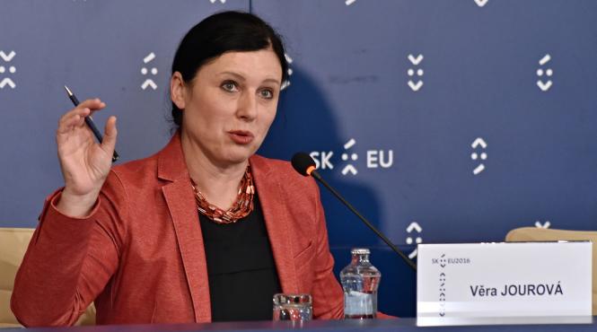 asasinare jurnalistei daphne caruana galizia comisarul european pentru justitie va vizita malta