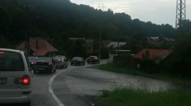 trafic rutier ingreunat la comarnic din cauza ploii torentiale